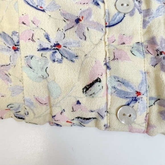 NEW Gianni Bini Floral Pastel Yellow Ruffle Neckline Chiffon Cropped Top Medium - Picture 2 of 11